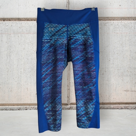 EUC Under Armour Blue Patterned Athletic Capri Leggings Size Medium - Picture 1 of 6